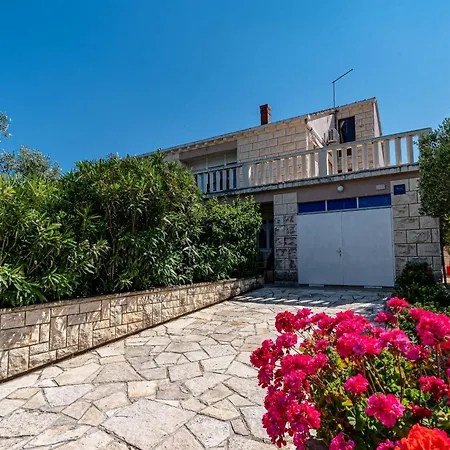 아파트 Seafront Mavla *