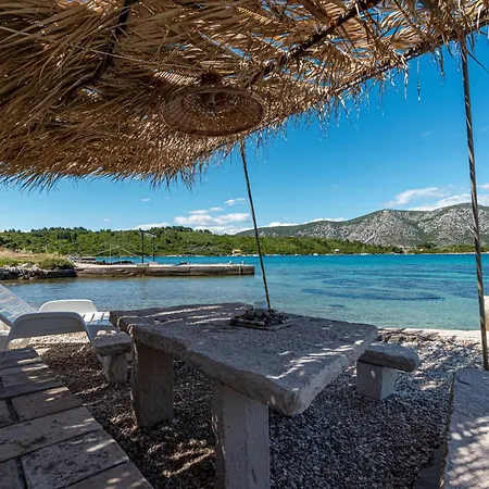 아파트 Seafront Mavla *